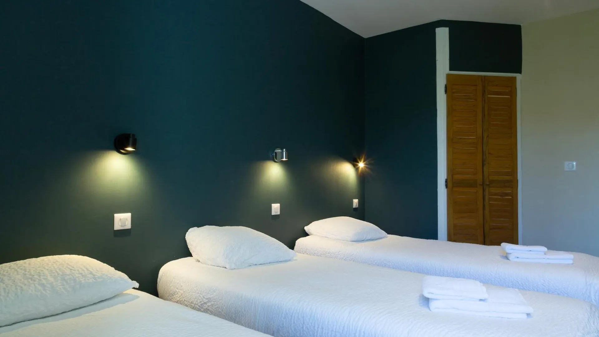 Logis Hotel Restaurant Le Louvre 萨路特德沃克吕兹