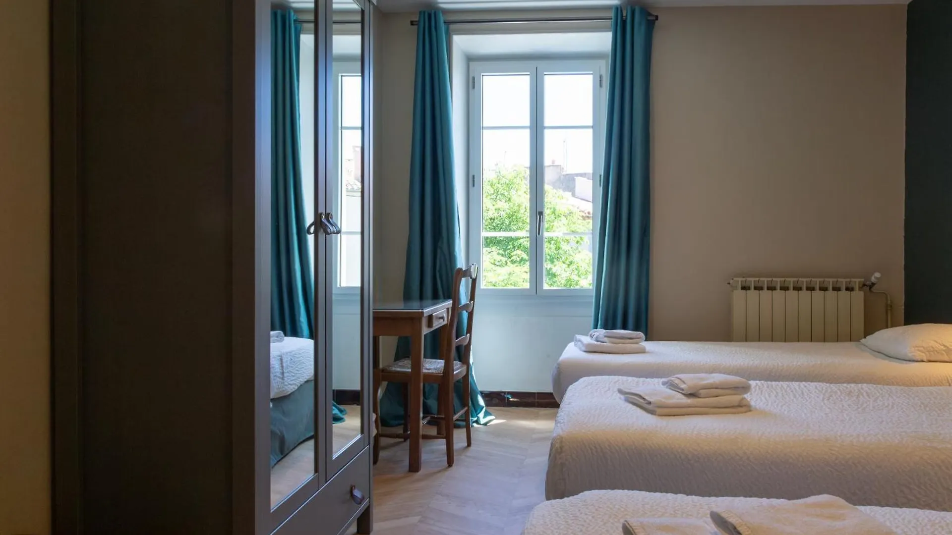 Logis Hotel Restaurant Le Louvre 萨路特德沃克吕兹