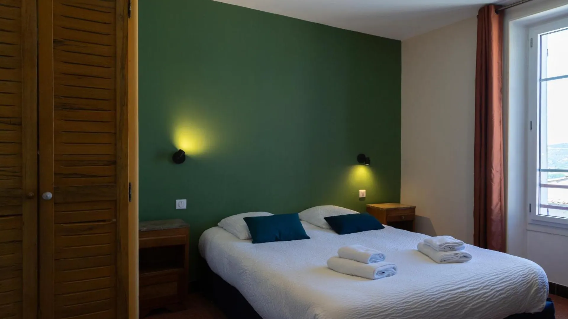 Logis Hotel Restaurant Le Louvre Sault 2*,